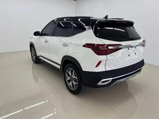 2022 Kia KX3, белый, 1450000 рублей, вид 3
