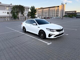 2018 Kia Optima IV Рестайлинг, белый, 2550000 рублей, вид 3