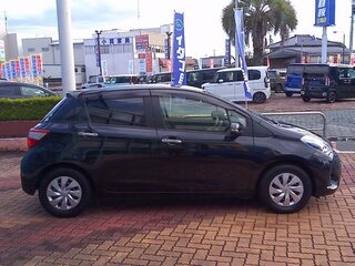 2017 Toyota Vitz III (XP130) Рестайлинг 2, чёрный, 870000 рублей, вид 4