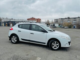 2012 Renault Megane III, белый, 600000 рублей, вид 2