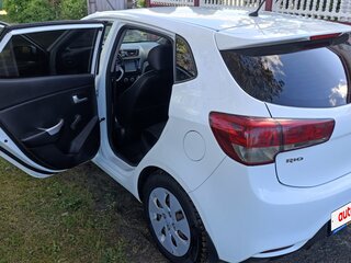 2015 Kia Rio III Рестайлинг, белый, 705000 рублей, вид 5