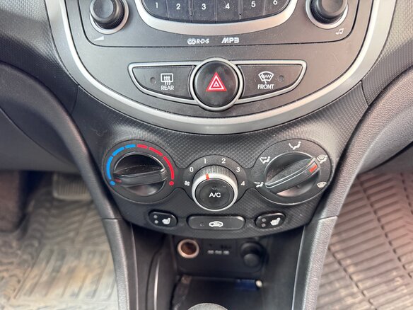 2013 Hyundai Solaris I, голубой, 850000 рублей - вид 12