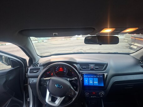 2014 Kia Rio 5-speed III, серый, 630000 рублей, вид 5