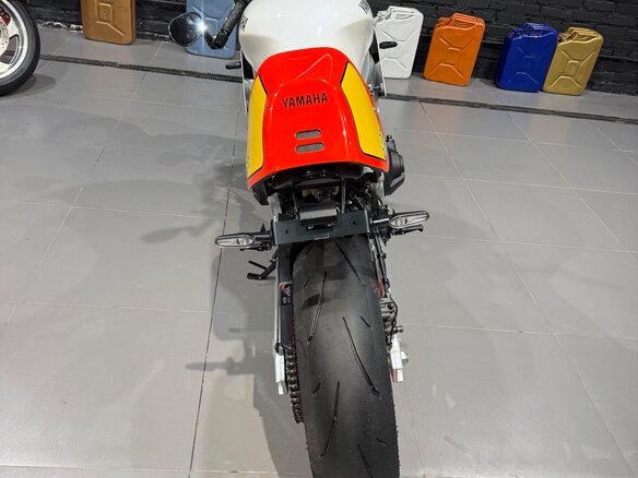 2024 Yamaha XSR900, красный, 985000 рублей - вид 14