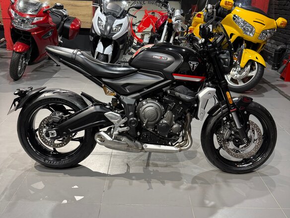 2021 Triumph Trident 660, чёрный, 785000 рублей - вид 16