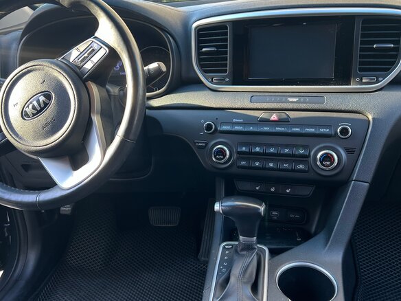 2018 Kia Sportage IV Рестайлинг, серый, 2000000 рублей - вид 7