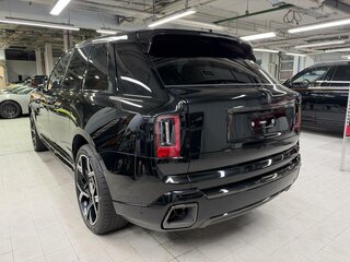 2026 Rolls-Royce Cullinan Black Badge I Рестайлинг (Series II), чёрный, 69400000 рублей, вид 4