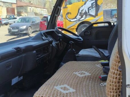 2002 Isuzu Elf (N-series), белый, 1265000 рублей, вид 2