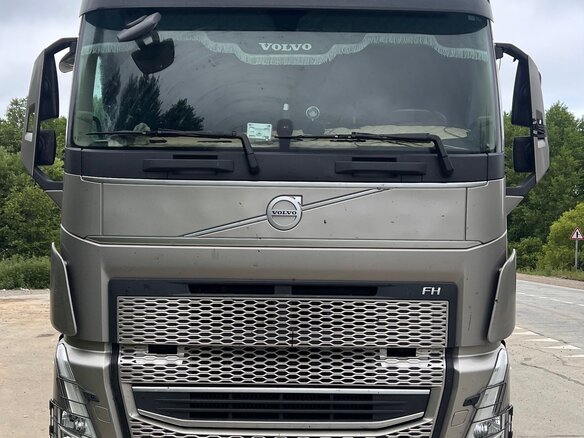 2021 Volvo FH 540, серебристый - вид 4