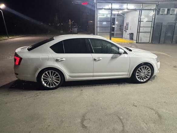 2014 Skoda Octavia III (A7), белый, 1100000 рублей - вид 3