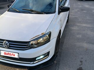 2017 Volkswagen Polo V Рестайлинг, жёлтый, 620000 рублей, вид 2