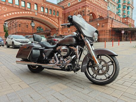 2014 Harley-Davidson Street Glide, серый, 1600000 рублей, вид 4