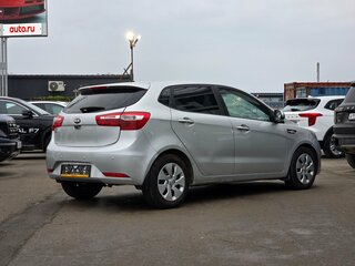 2014 Kia Rio 6-speed III, серебристый, 670000 рублей, вид 5