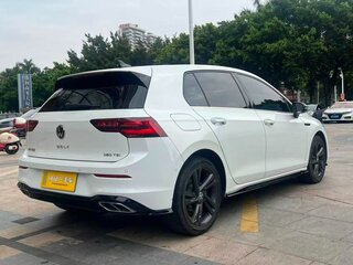 2023 Volkswagen Golf VIII, белый, 1880000 рублей, вид 4