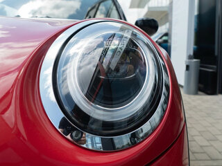 2022 Mini Hatch Cooper III (F55/F56) Рестайлинг 2, красный, 3050000 рублей, вид 2