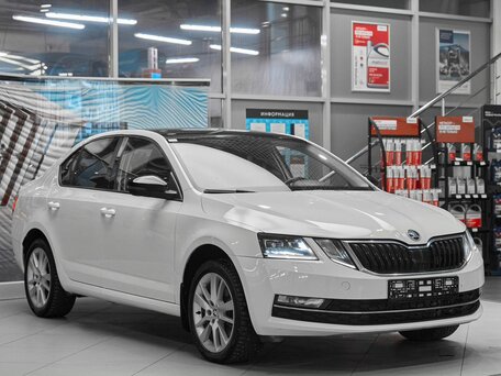 2017 Skoda Octavia III (A7) Рестайлинг, белый, 1699000 рублей, вид 3