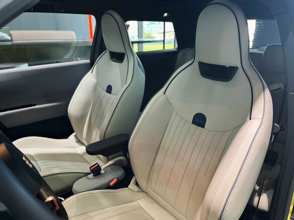 2025 Mini Hatch Cooper Electric SE IV (F65/F66/J01), жёлтый, 5590000 рублей - вид 9