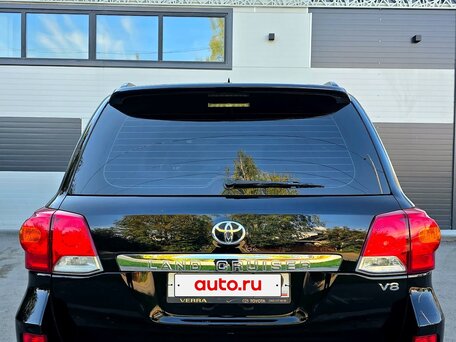 2013 Toyota Land Cruiser 200 Series Рестайлинг 1, чёрный, 4430000 рублей, вид 3
