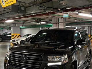 2016 Toyota Land Cruiser 200 Series Рестайлинг 2, чёрный, 5000000 рублей, вид 1