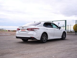 2021 Toyota Camry VIII (XV70) Рестайлинг, белый, 3050000 рублей, вид 5
