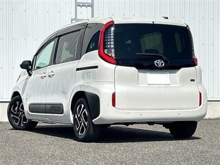 2023 Toyota Sienta III, белый, 1890023 рублей, вид 2