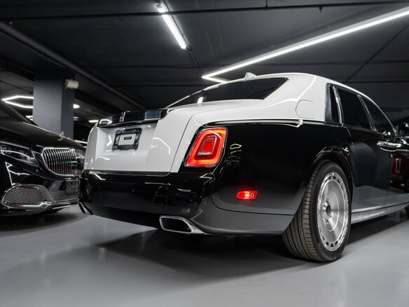 2019 Rolls-Royce Phantom VIII (Series I), белый, 37000000 рублей - вид 5