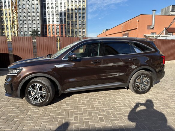 2022 Kia Sorento IV, коричневый - вид 1