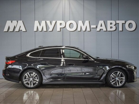 2022 BMW 4 серии Gran Coupe 430i G22, G23, G26, чёрный, 6300000 рублей - вид 4