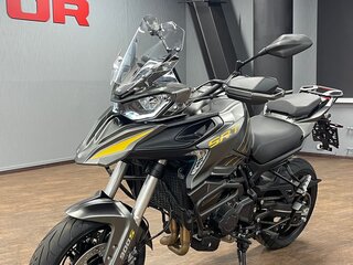 2026 QJMotor SRT 900 S, серый, 859000 рублей, вид 2