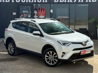 2017 Toyota RAV4 IV (XA40) Рестайлинг, белый, 2550000 рублей, вид 1