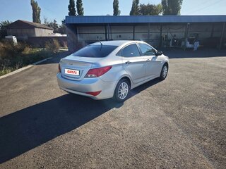 2015 Hyundai Solaris I Рестайлинг, серебристый, 950000 рублей, вид 4