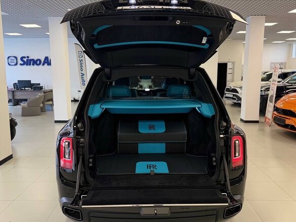 2023 Rolls-Royce Cullinan Black Badge I (Series I), чёрный, 39900000 рублей - вид 13