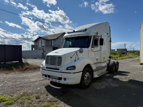 2001 Freightliner Columbia, белый, 1400000 рублей - вид 2