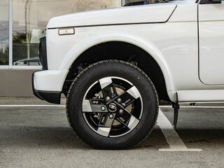 2026 Lada (ВАЗ) Niva Legend I Рестайлинг, серебристый, 1365000 рублей, вид 3
