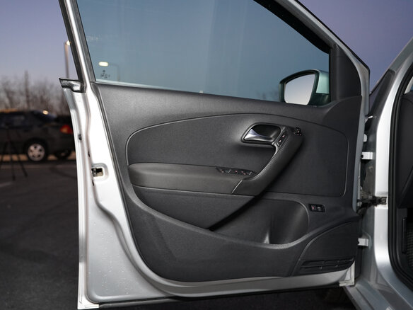 2012 Volkswagen Polo V, серебристый - вид 17