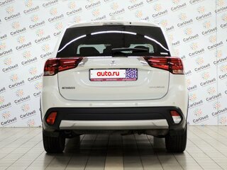 2018 Mitsubishi Outlander III Рестайлинг 3, белый, 3200000 рублей, вид 4