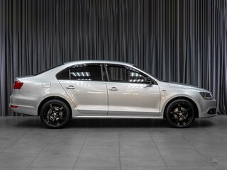 2013 Volkswagen Jetta VI, серебристый, 889000 рублей, вид 5
