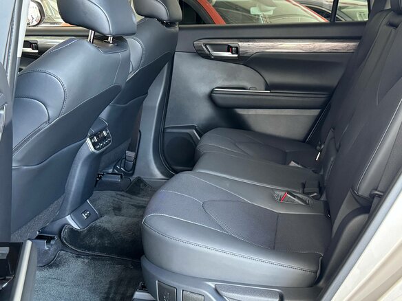 2026 Toyota Highlander IV (XU70), серебристый, 5090000 рублей - вид 22