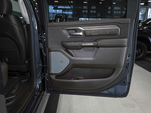 2026 Ram 1500 Crew Cab V Рестайлинг, синий, 9590000 рублей - вид 18