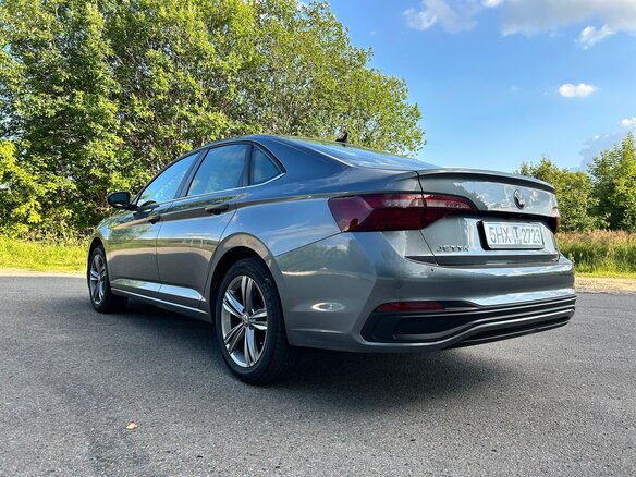 2022 Volkswagen Jetta VII Рестайлинг, серый - вид 4