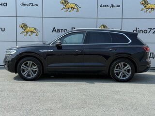 2021 Volkswagen Touareg III, чёрный, 5700000 рублей, вид 4