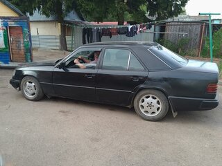 1992 Mercedes-Benz W124 300, чёрный, 220000 рублей, вид 4