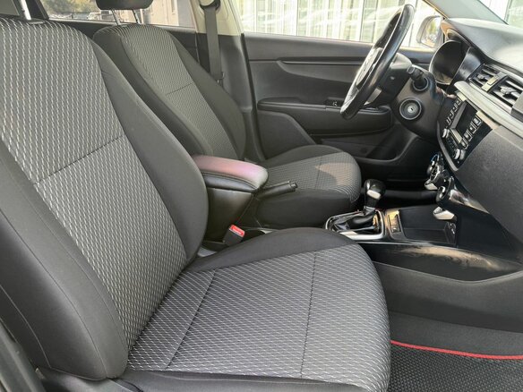 2017 Kia Rio IV, серебристый, 1370000 рублей - вид 11