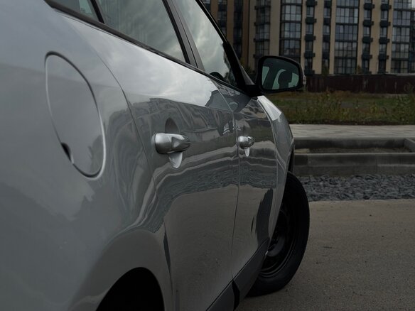 2010 Renault Fluence I, серый - вид 4