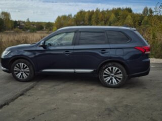 2019 Mitsubishi Outlander III Рестайлинг 3, синий, 2970000 рублей, вид 4