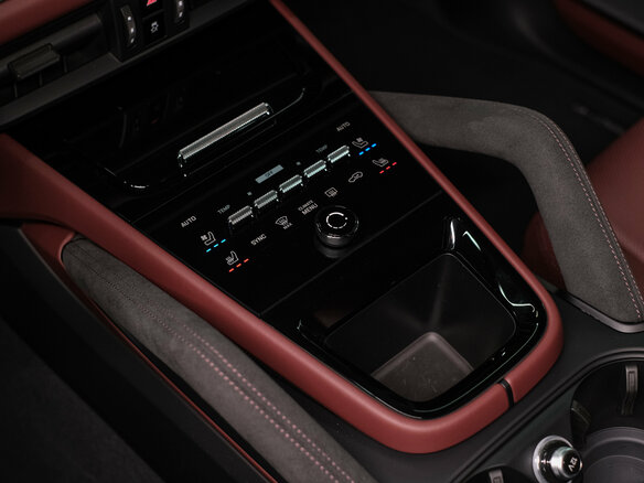 2026 Porsche Cayenne GTS III Рестайлинг, чёрный, 25600000 рублей - вид 22