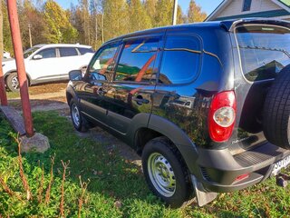 2016 Chevrolet Niva I Рестайлинг, чёрный, 700000 рублей, вид 3