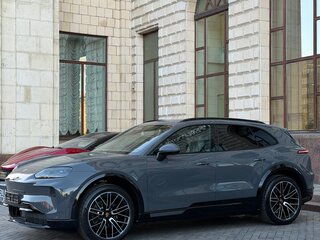 2026 Porsche Cayenne Electric IV, серый, 24000000 рублей, вид 4