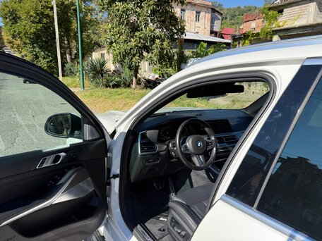 2022 BMW X5 40i IV (G05/G18), белый, 8000000 рублей, вид 3