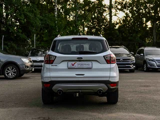 2018 Ford Kuga II Рестайлинг, белый, 1509000 рублей, вид 4